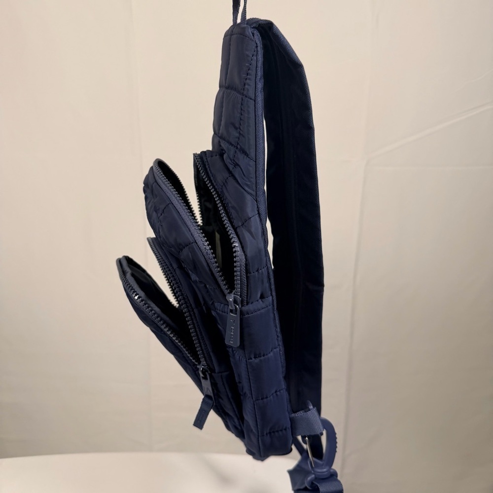 Versatile Reebok Dark Blue Sling Quilted Bag - Picture 5 of 8